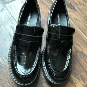 Like new Steve Madden black shoes